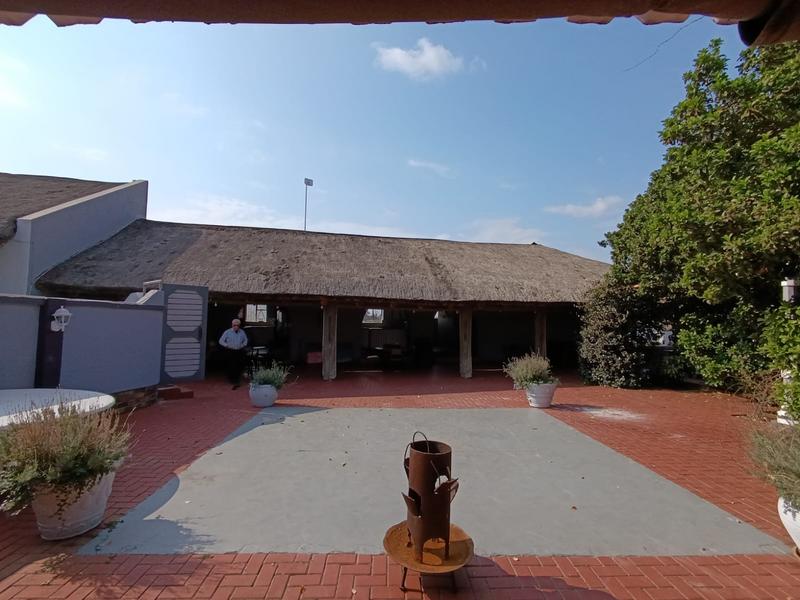 4 Bedroom Property for Sale in Middelburg Eastern Cape